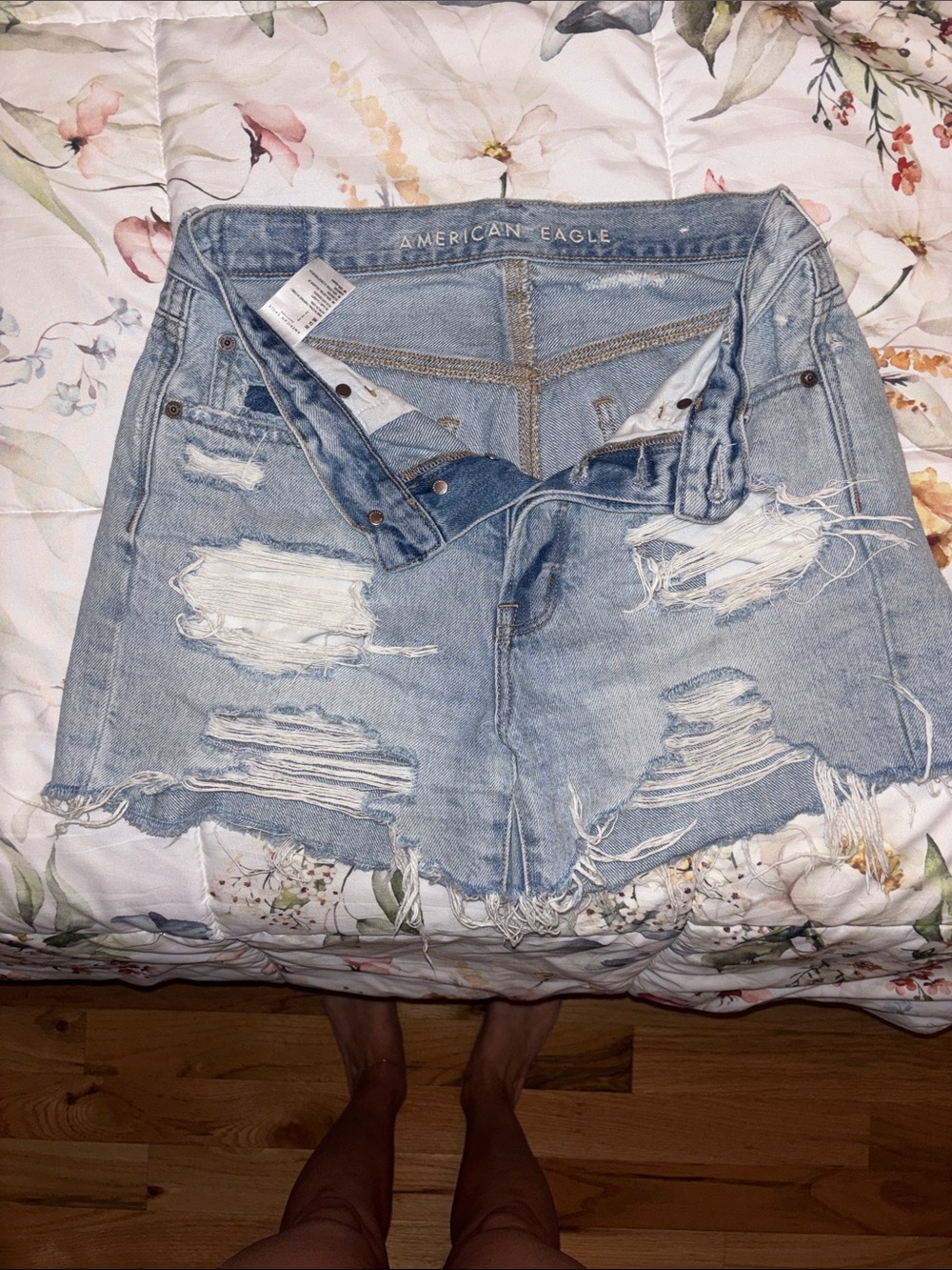 American Eagle Outfitters Light Blue Distressed Denim Shorts - Picture 1 of 4
